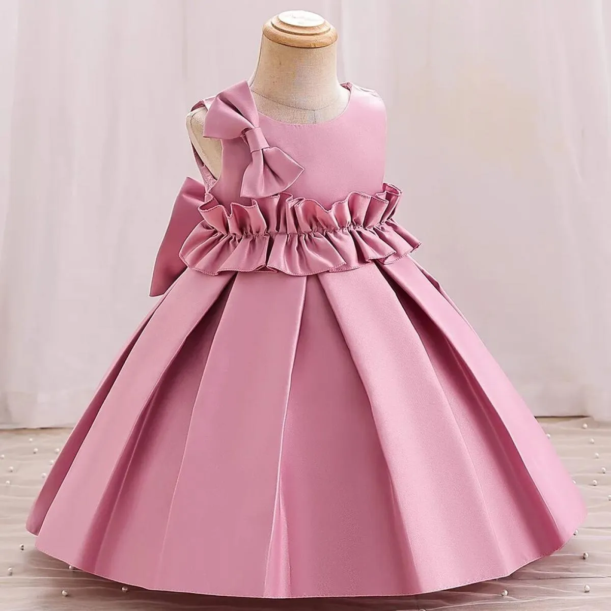 2023 Abito da ragazza di fiori da sposa per bambini Abito in raso con grande fiocco Il primo abito da banchetto di Natale adatto