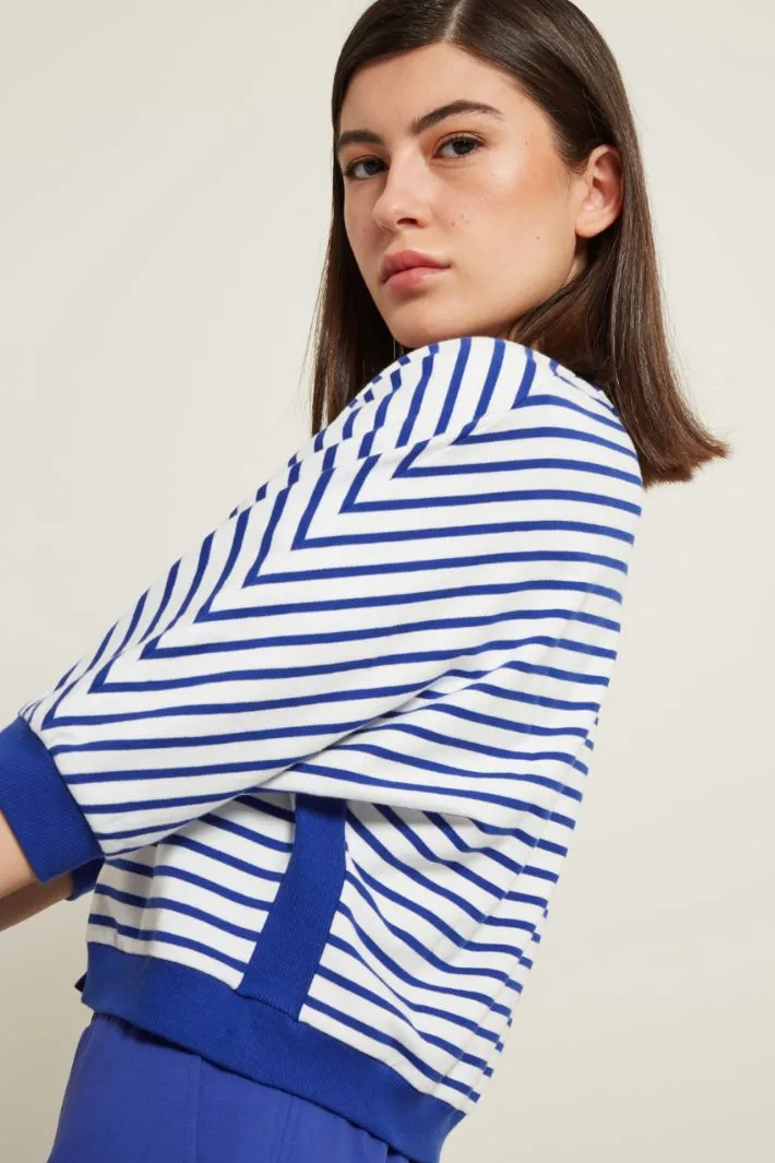 Cardigan corto con scollo a V