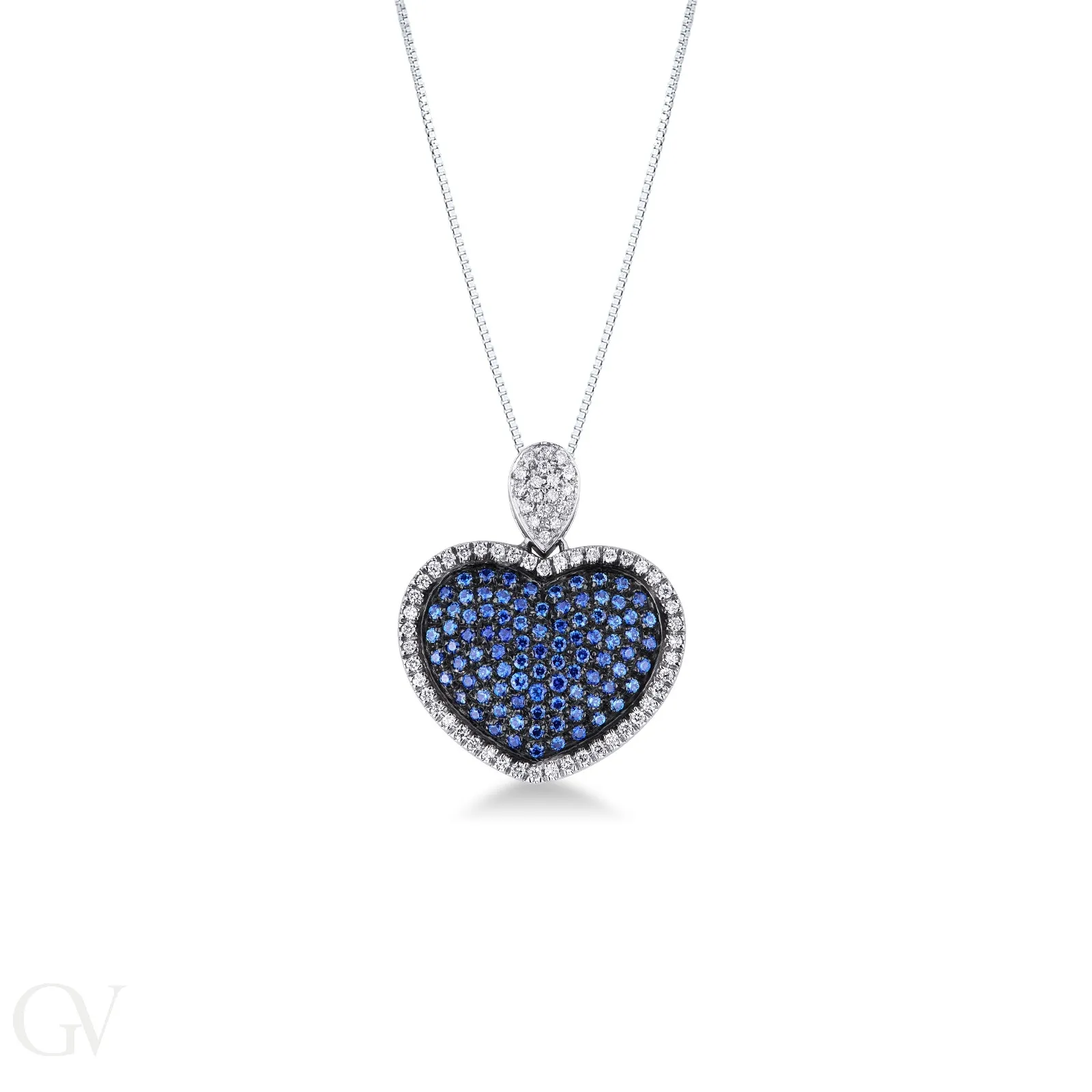 Collana in oro bianco 18k con pendente a cuore diamanti e zaffiri blu su punte brunite