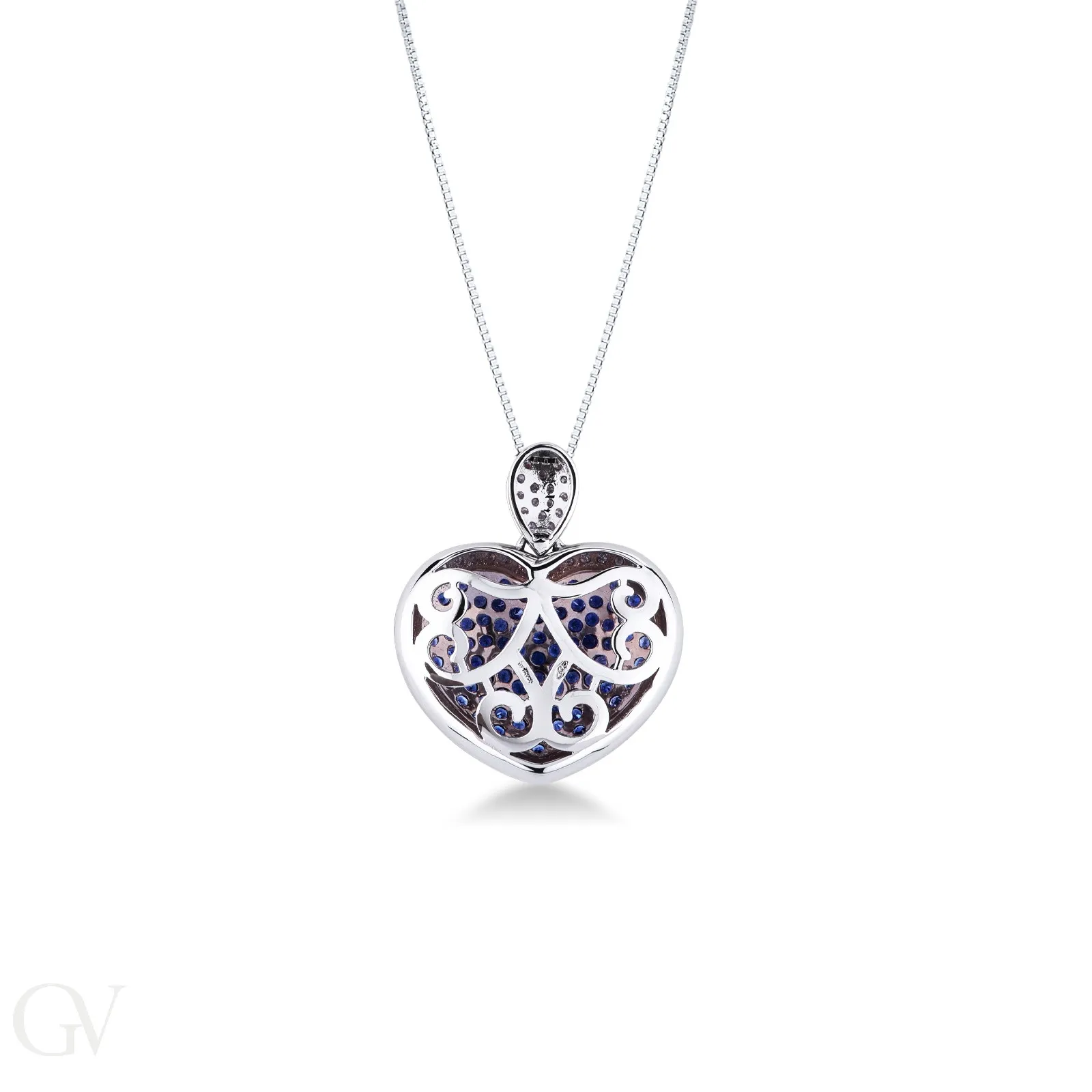Collana in oro bianco 18k con pendente a cuore diamanti e zaffiri blu su punte brunite