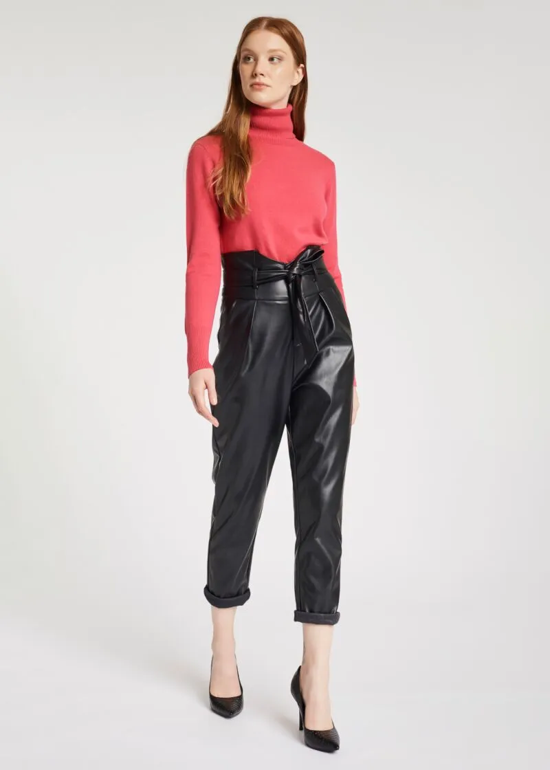Dolcevita con dettagli cut-out