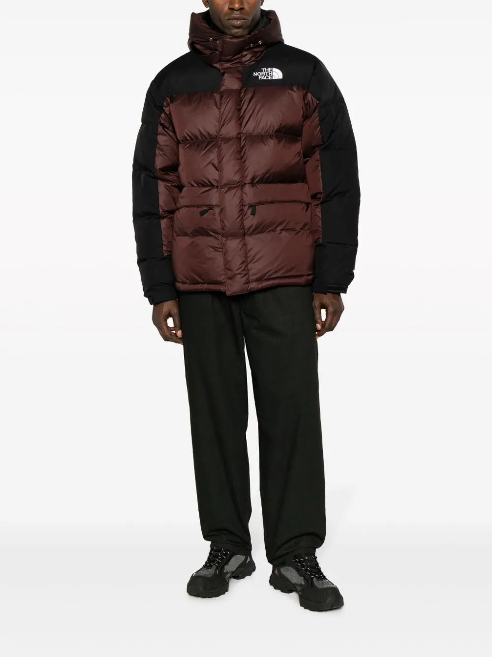 parka borgogna con dettagli neri