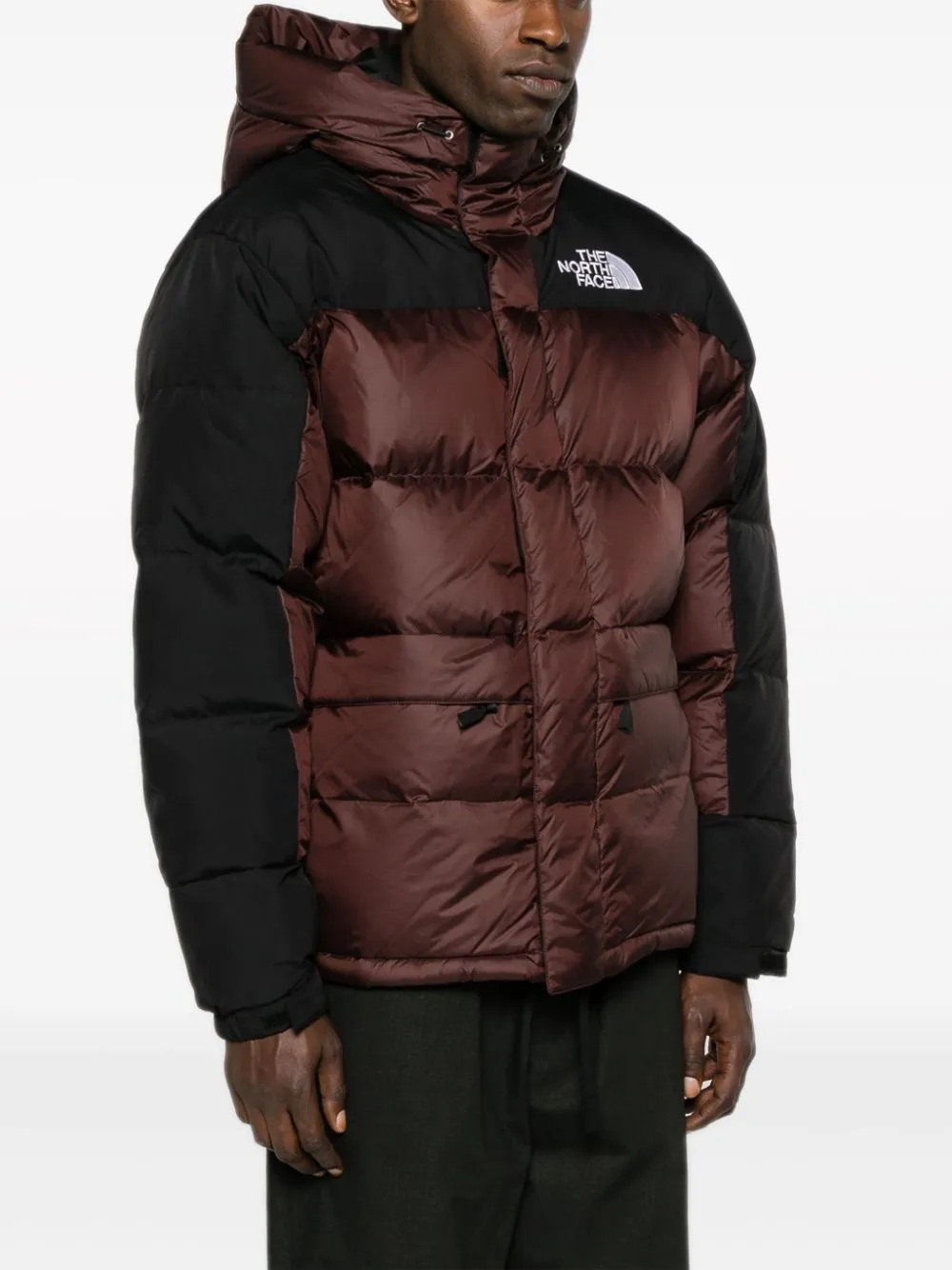 parka borgogna con dettagli neri