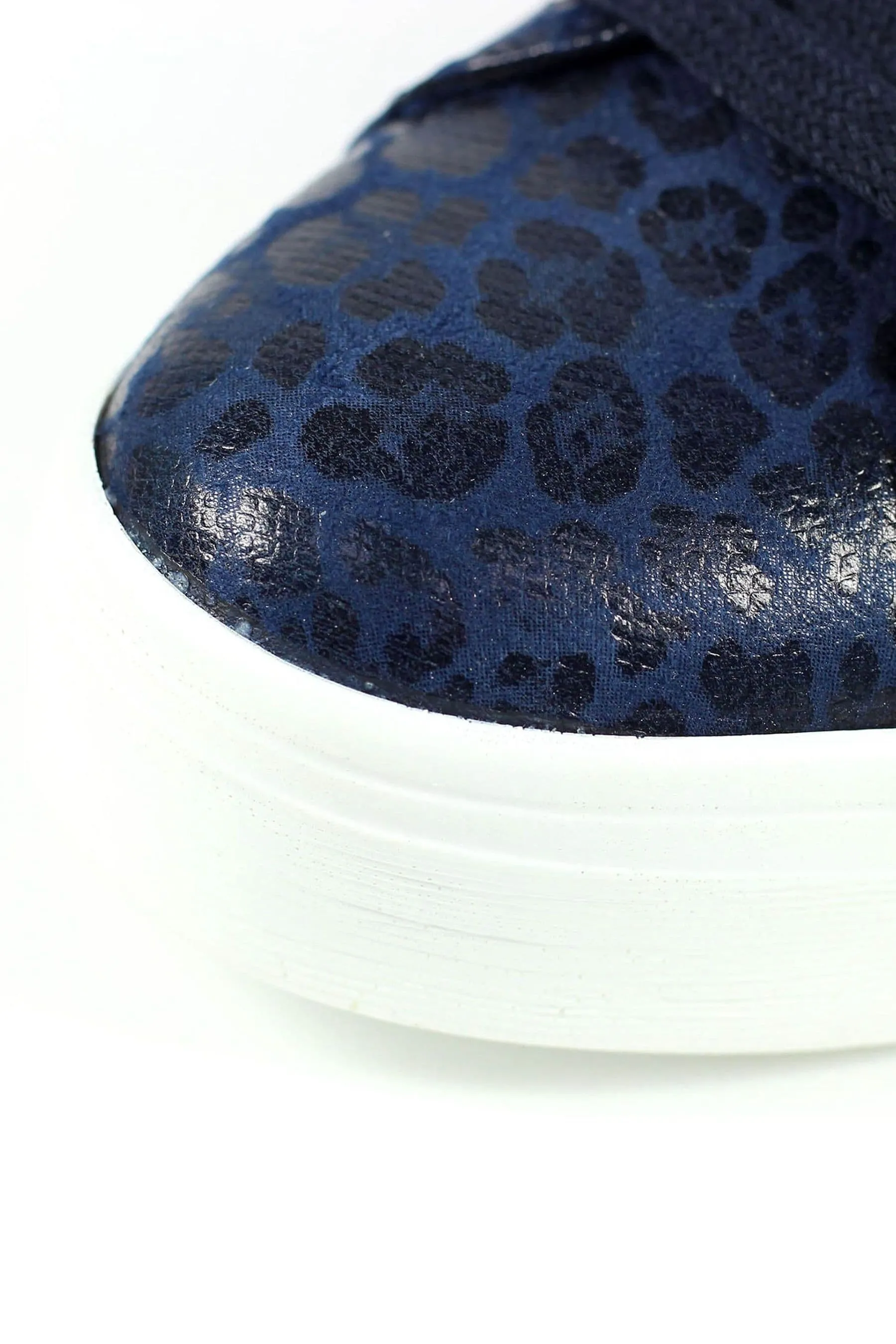 Scarpe da ginnastica con ciondolo lunare